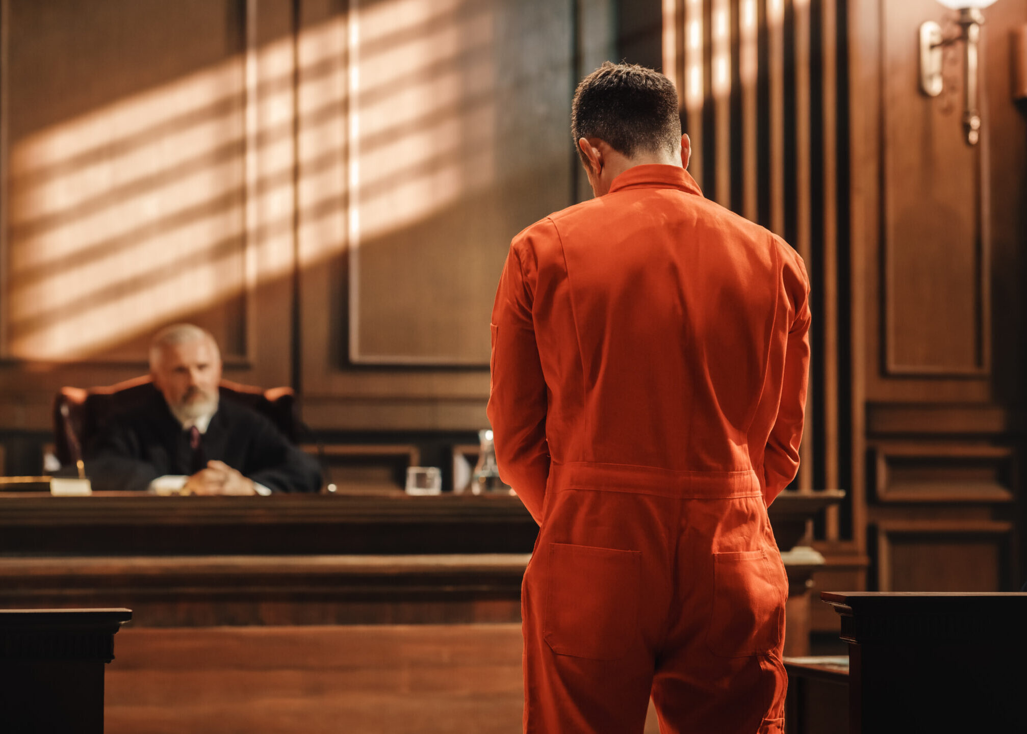 ბრალდებული წარმსდგარია წინასასამართლო სხდომაზე, სადაც განიხილება აღკვეთის ღონისძიების ძალაში დატოვების, საქმის არსებითი განხილვისთვის გადაცემის საკითხები.