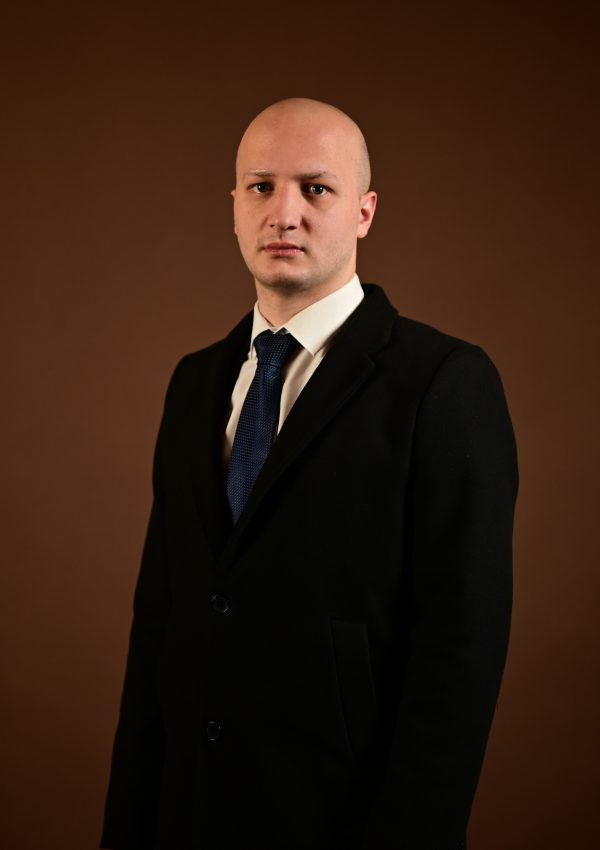 es mobile საბა ხელაშვილი - წამყვანი სისხლის სამართლის ადვოკატი თბილისში, რომელიც პრაქტიკას მთელ საქართველოში ახორციელებს.